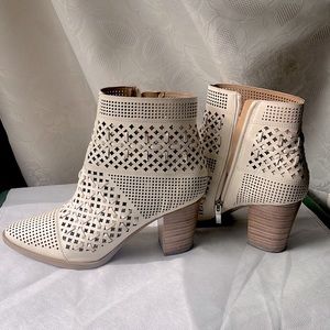 Franco Sarto Damsel Cut Out Heeled Boots Size 8.5